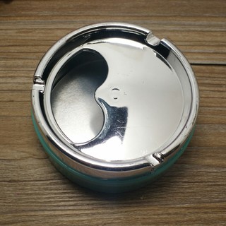 Gạt tàn thuốc nắp xoay