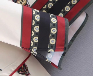 Sơ mi cổ V zara