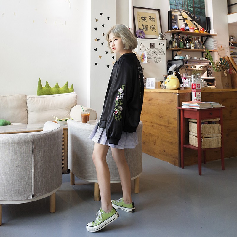 [NGODT1120 - giảm thêm 15k]  Áo khoác bomber thêu hoa size M, đen | BigBuy360 - bigbuy360.vn