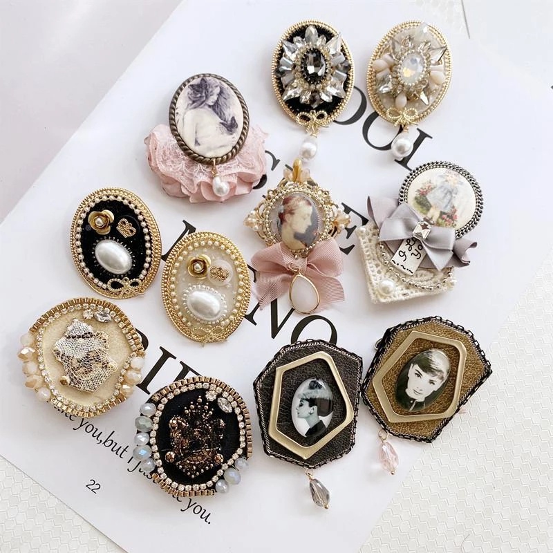 Ghim Cài Áo Hình Chuỗi Xích Đính Đá Sang Trọng