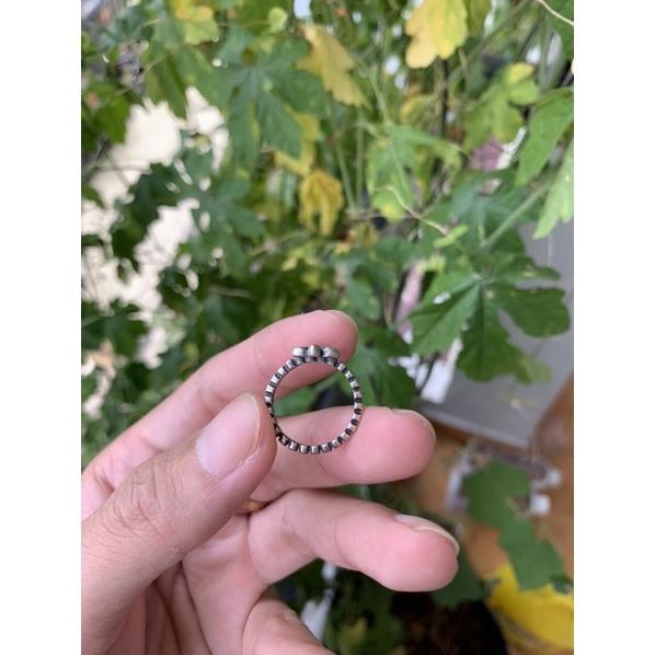 Nhẫn Chrome Heart size bé ngón út hoặc áp út.
