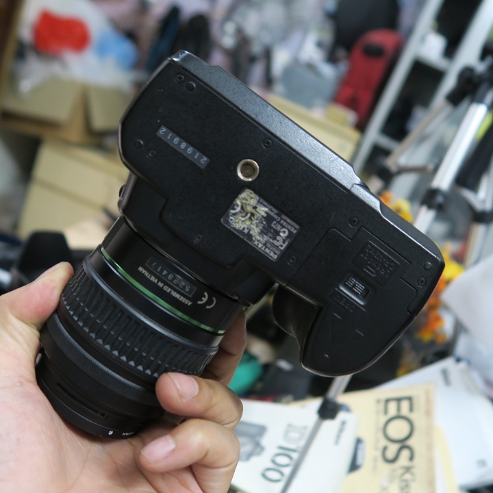 Máy ảnh Pentac K100D kèm ống kính 18-55