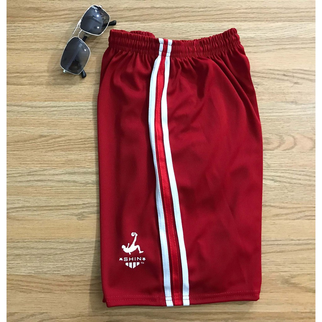 Quần đùi thể thao 3 sọc mềm mịm, tạo cảm giác thoải mái khi vân động thể thao | BigBuy360 - bigbuy360.vn