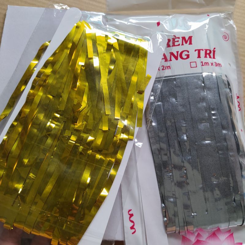 Rèm kim tuyến trang trí sinh nhật