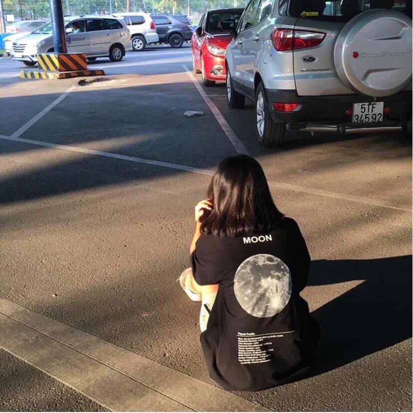 Áo phông tay lỡ freesize nữ Unisex thun form rộng, mặc cặp, nhóm missout hình MẶT TRĂNG CHỮ MOON | BigBuy360 - bigbuy360.vn