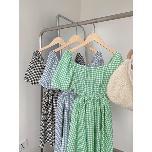 váy kẻ trễ vai khoét eo