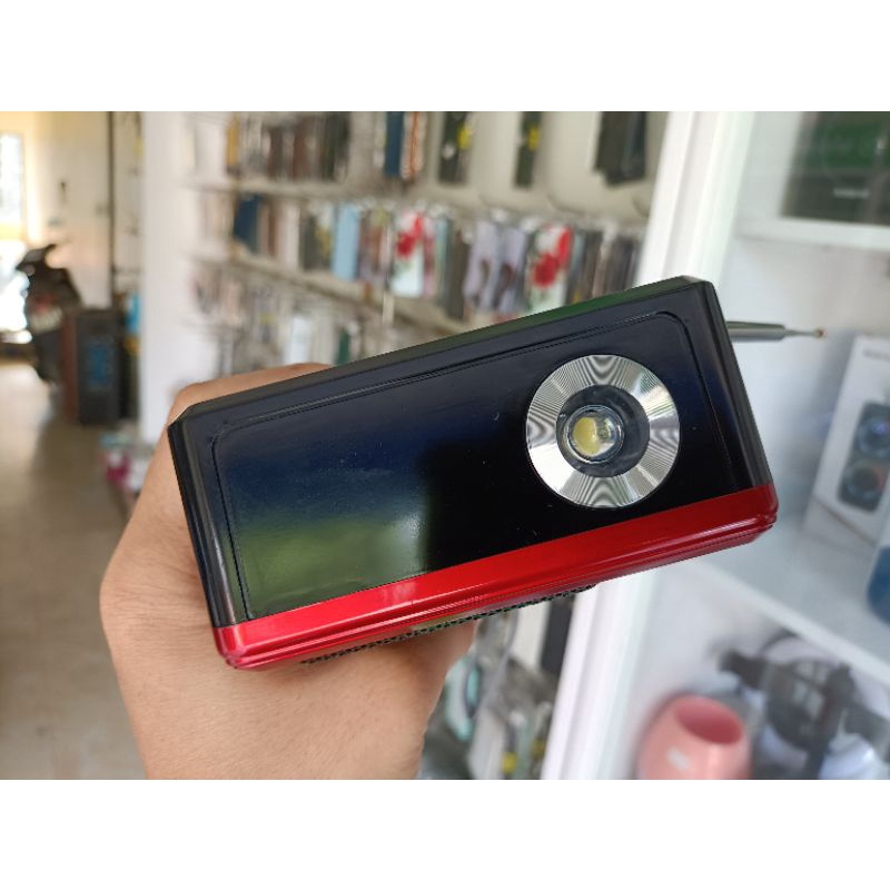 Đài XB-741cFM lắp được thẻ nhớ có đồng hồ có đèn pin