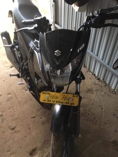 Pas bảng tên satria