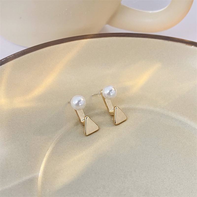 Bông Tai Mạ Bạc 925 Hình Tam Giác Đính Ngọc Trai Cao Cấp F668