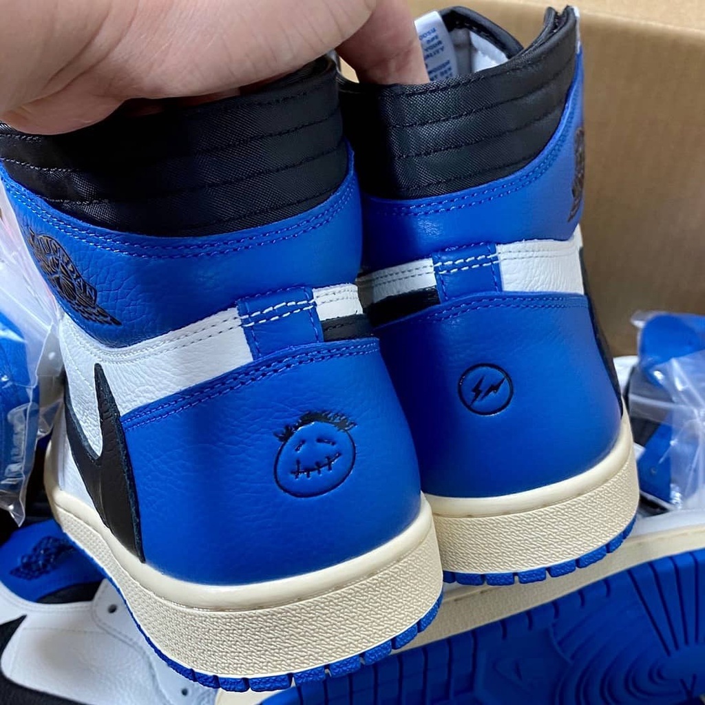 Giày Air Jordan 1 Retro High OG x Travis Scott