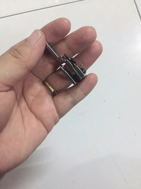 Chân vịt nhún máy vắt sổ 4 ống