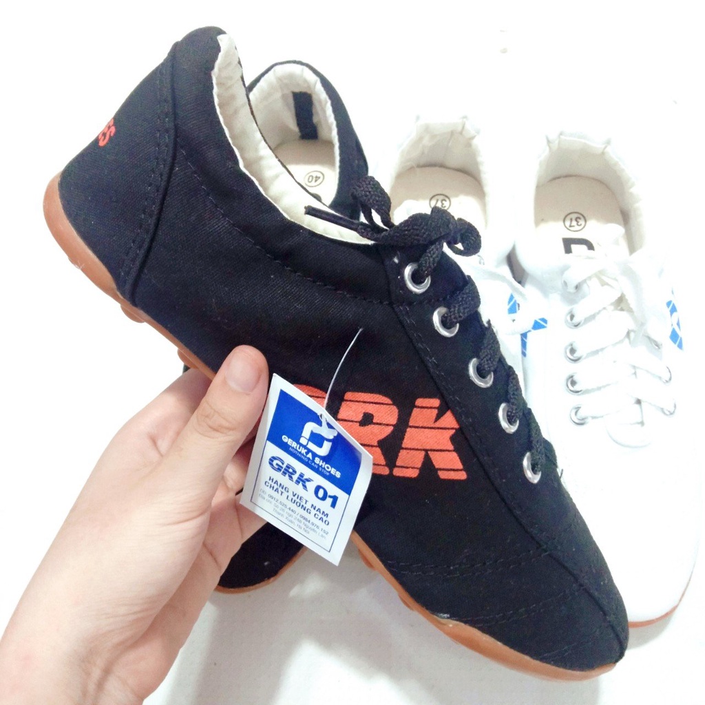 Giày vải đinh nam đá bóng , đá banh GRK 2 màu đen , trắng