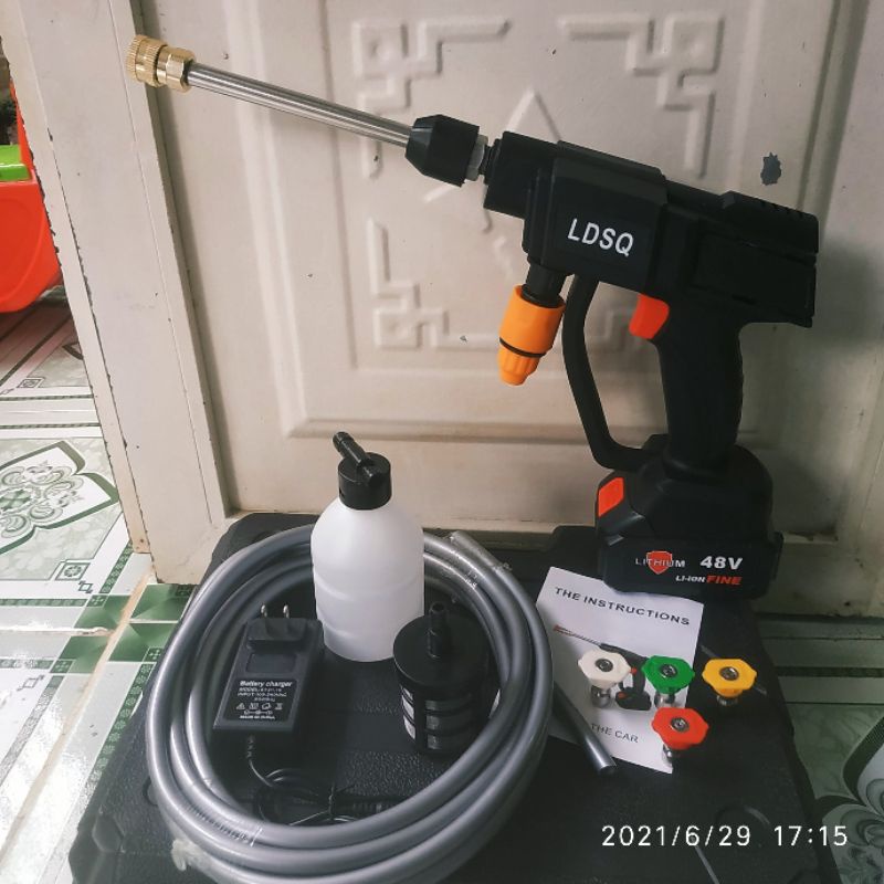 bộ rửa xe dùng pin có vali xách tay LDSQ 48v cao cấp .