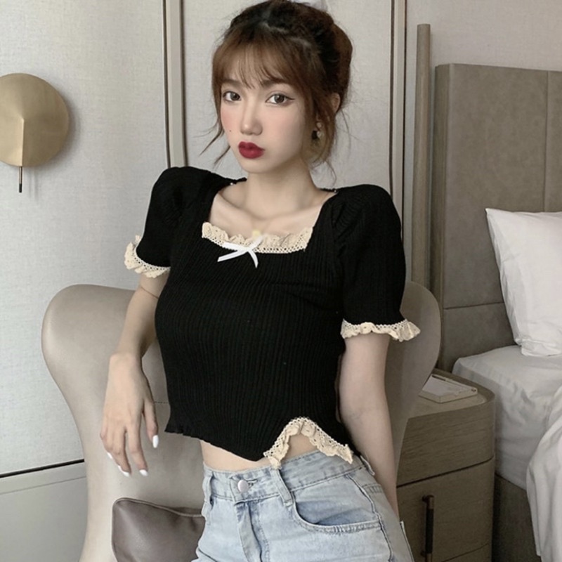 Áo croptop cổ vuông tay bồng phối ren