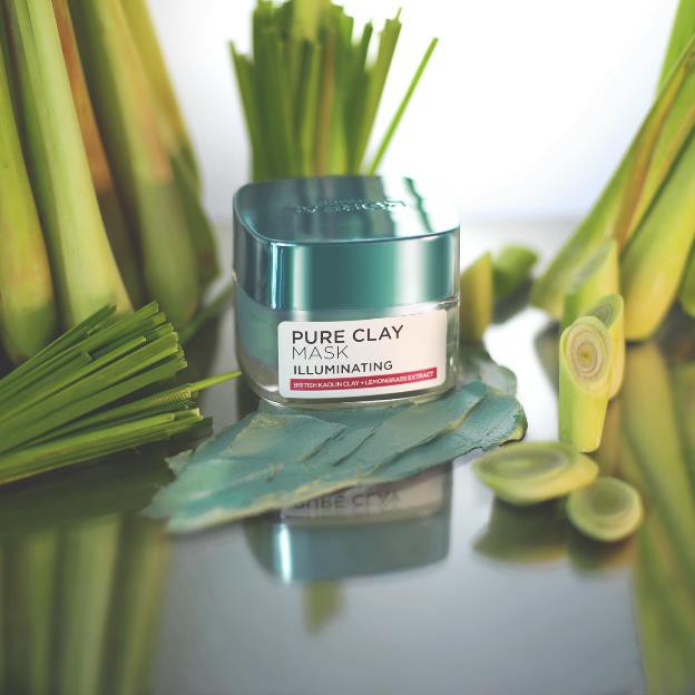 Mặt nạ đất sét - Pure Clay Mask của thương hiệu đình đám tới từ Pháp L’Oréal Paris.