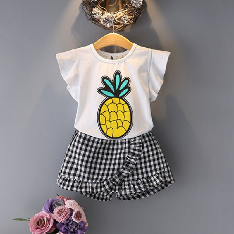 Áo in hình quả dứa và váy quần ca rô xinh xắn cho bé