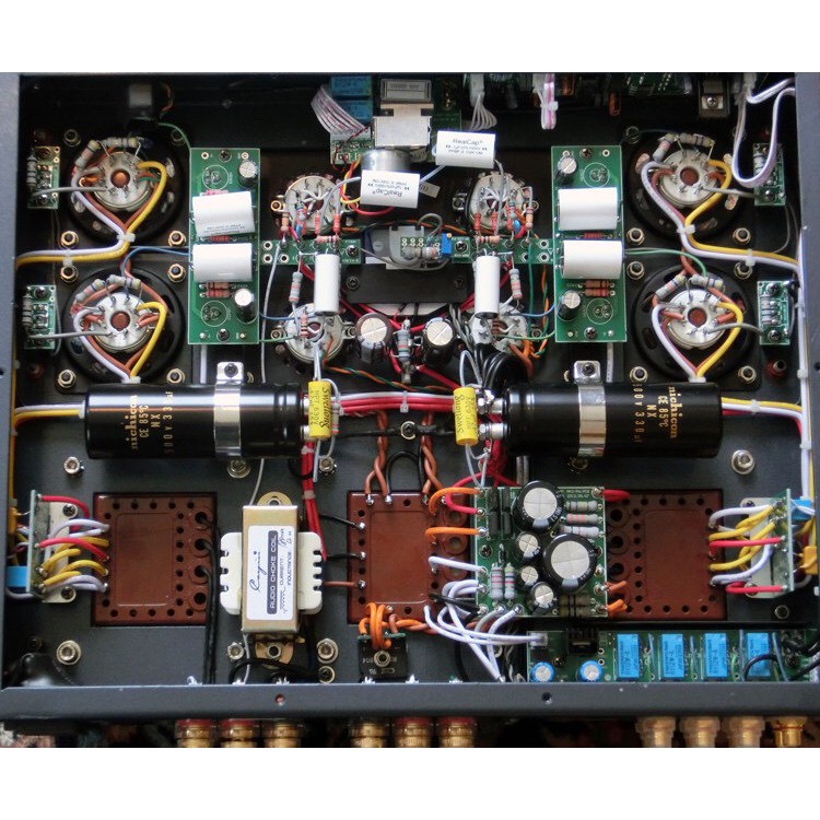 Cayin A-88TMKII có thể sử dụng bóng KT88 hoặc EL34 hoặc 6550EH