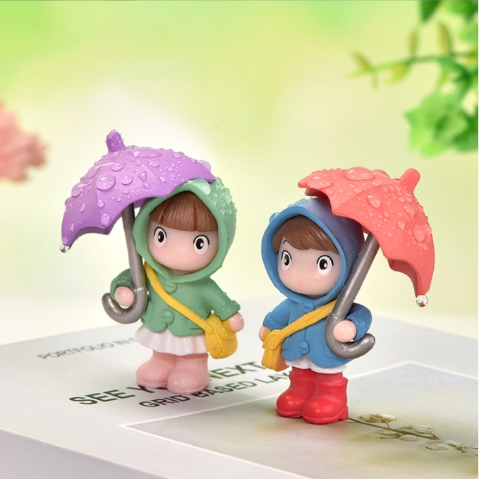 Mô hình bạn nhỏ mặc áo mưa cầm ô xinh xắn dễ thương thích hợp làm móc khóa, trang trí nhà búp bê, terrarium, DIY