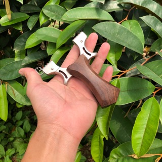 ná cao su gỗ đàn hương kẹp inox khắc laze đầu rồng