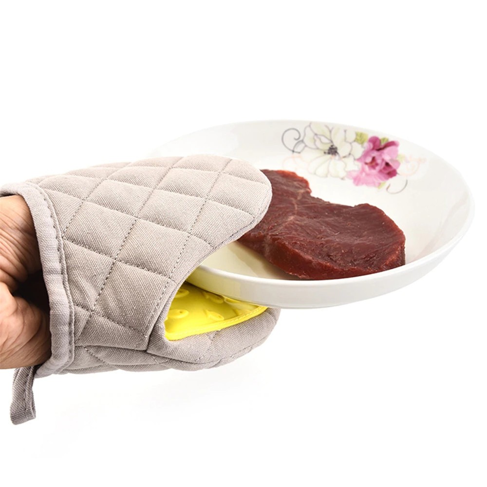 【Available】❤ 1PC Silicone Anti-scalding Oven Gloves Mitts Potholder Kitchen Silicone Gloves Tray Dish Bowl Holder Baking Hand Clip ❤【Fast】