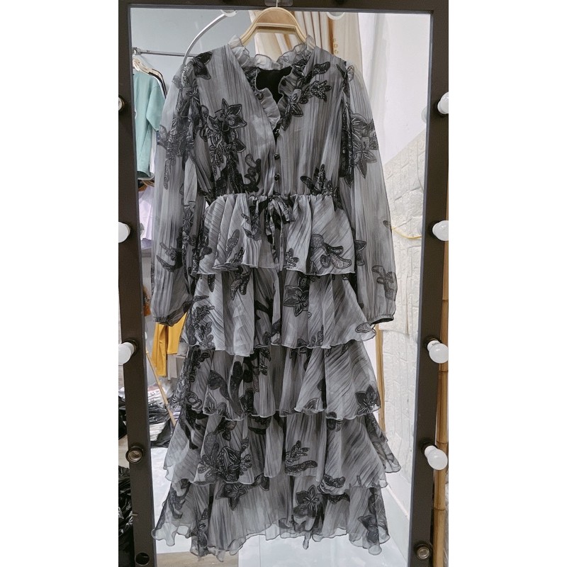 Váy maxi tầng hoa nhí cổ V | BigBuy360 - bigbuy360.vn