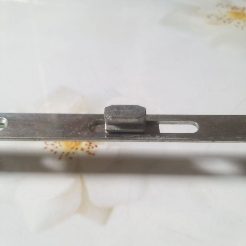 Thanh chốt khóa chuyển động đa điểm cửa sổ lùa hãng GQ