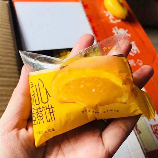Bánh pía trứng muối