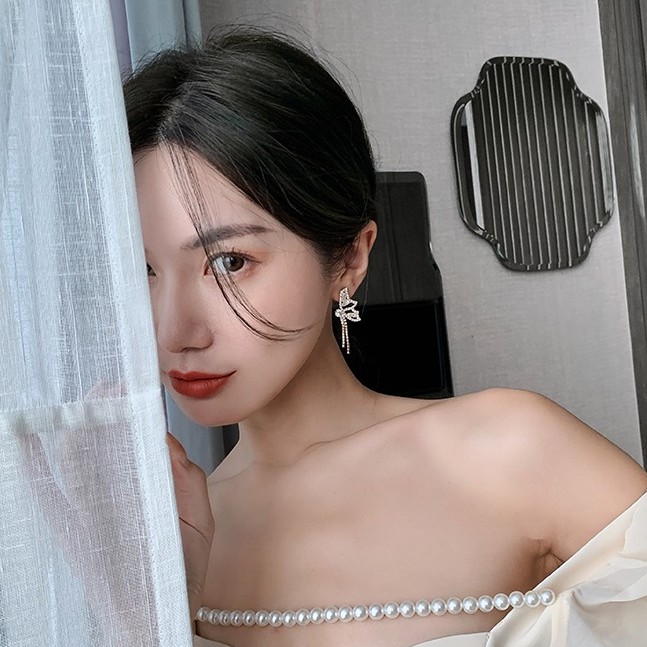 Bông tai hồ điệp đính đá lấp lánh tua rua BT204