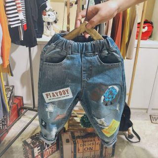 Quần jeans thụng bé trai
