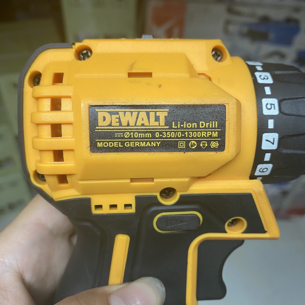 {HÀNG SẴN} Máy Khoan pin dewalt 4 cell 18v ,không chổi than thương hiệu USA Bảo hành body 6 tháng