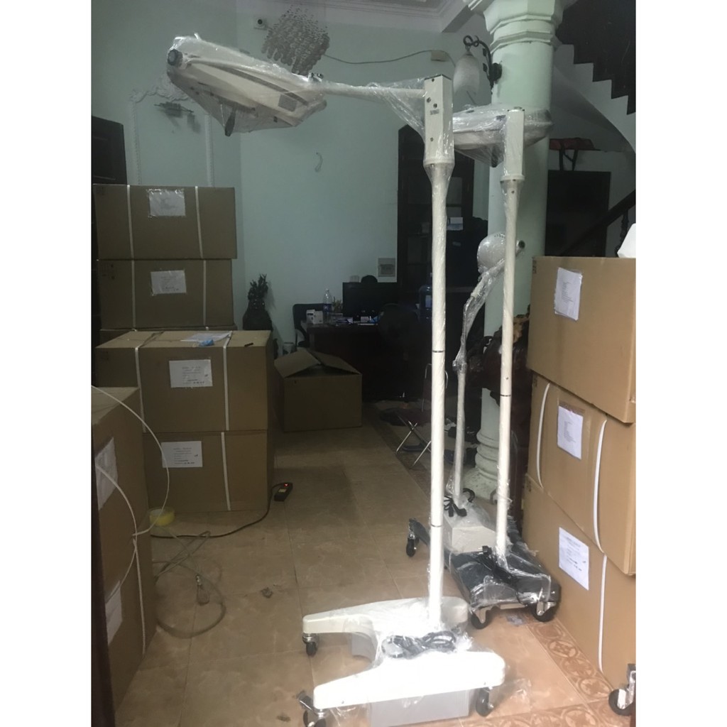 Đèn giải phẫu di động 4 bóng LED kèm ắc quy dự phòng (KL04L.III LED with batterry) bảo hành chính hãng 2 năm
