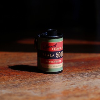 Film điện ảnh (cine) outdate Fujifilm Reala 500D/8592