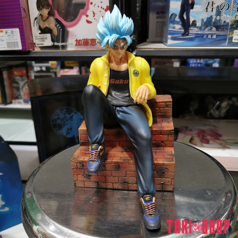 Mô hình figure: Super Saiyan Blue Son Goku Ngồi Bậc Tam Cấp 2020