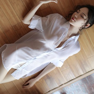Áo ngủ sơ mi màu trắng tinh khôi với chất liệu voan cát xuyên thấu quyến rũ