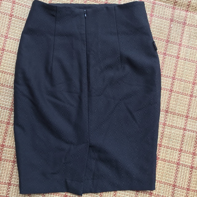 Chân váy đen White Ant xs