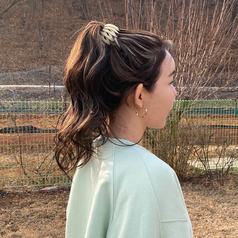 Kẹp tóc nhựa màu trơn thiết kế đơn giản dành cho nữ