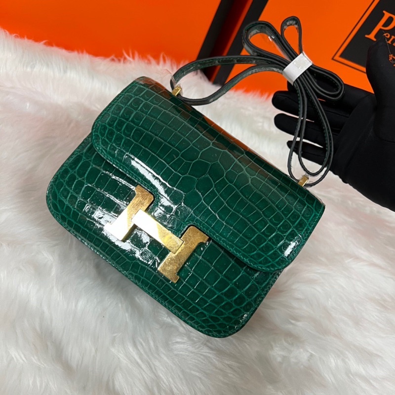 Túi đeo chéo nữ thương hiệu Hermes HM Constance 19 màu xanh ngọc bích chất liệu da cá sấu khâu tay