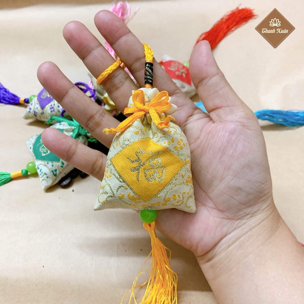 Túi gấm hạt cà phê rang treo xe ô tô thêu chữ Phúc và Bình An