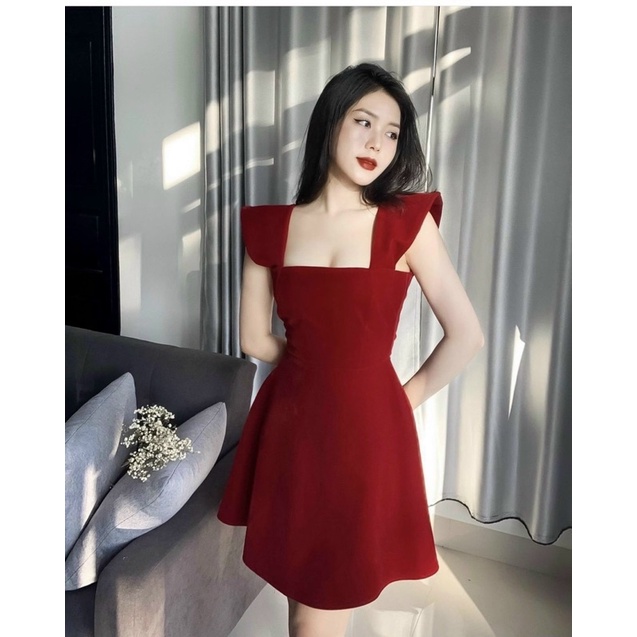 Đầm nhung đỏ tay cánh tiên cổ vuông dự tiệc