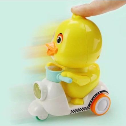 Vịt chạy xe vespa