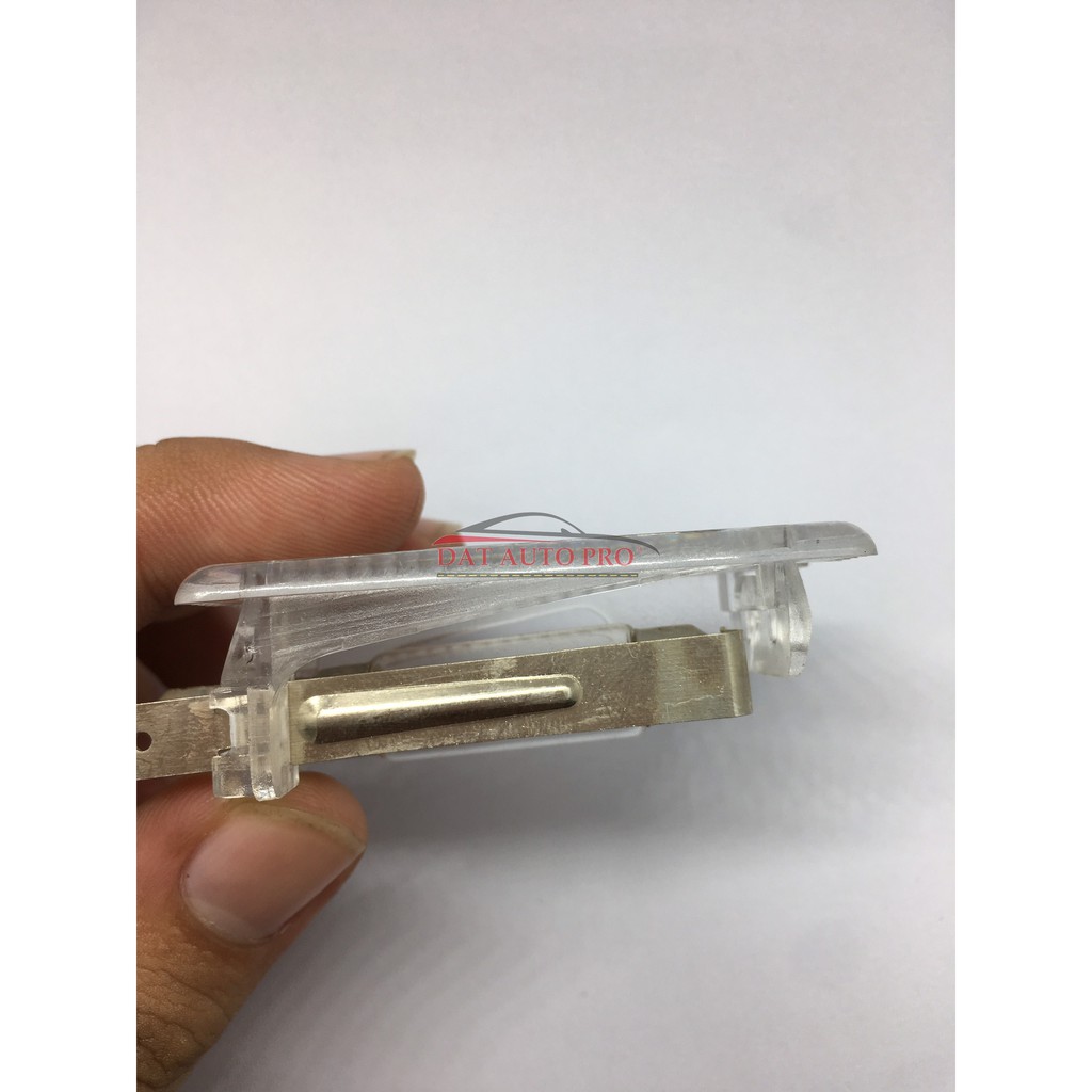 Đèn gắn cốp sau,biển số ô tô
