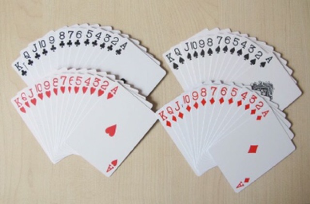 Bài nhựa Texas Hold em chơi poker giá rẻ