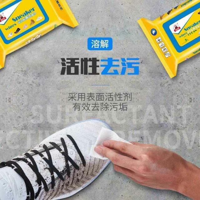 Khăn giấy ướt lau giày, lau túi xách