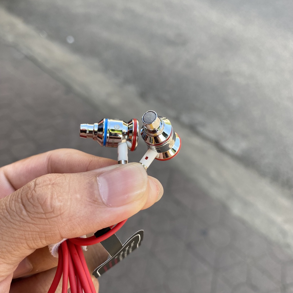 Tai nghe iBeatss Monster jack 3.5 trắng bạc Qstore, Chất âm thiên bass có hỗ trợ mic