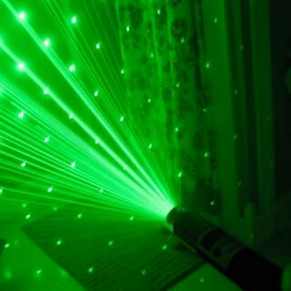 Cực Hot ! ĐÈN PIN LASER ( Soi xa 2km)
