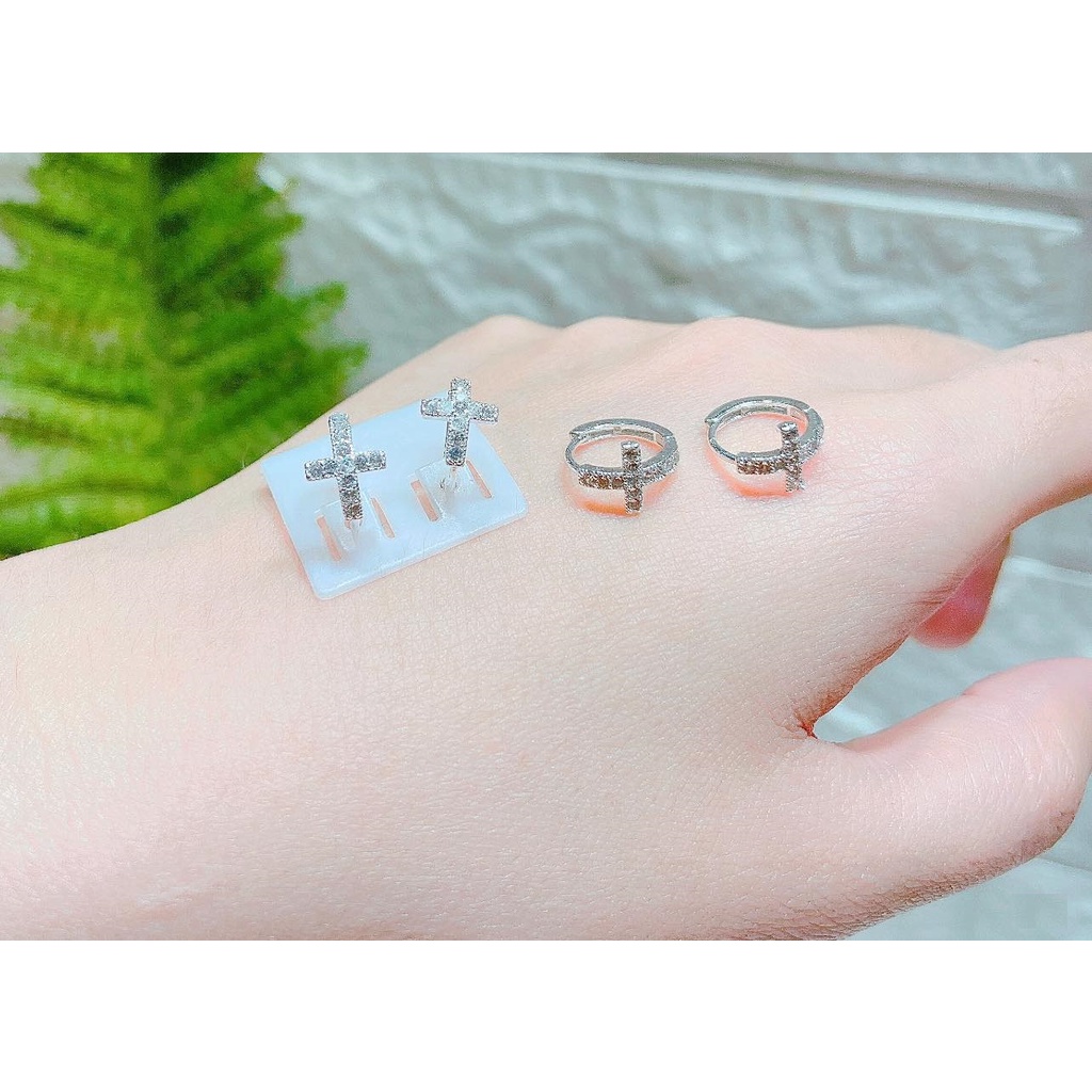 Bông tai thánh giá cho người theo đạo bạc ta - mẹ bé đeo được