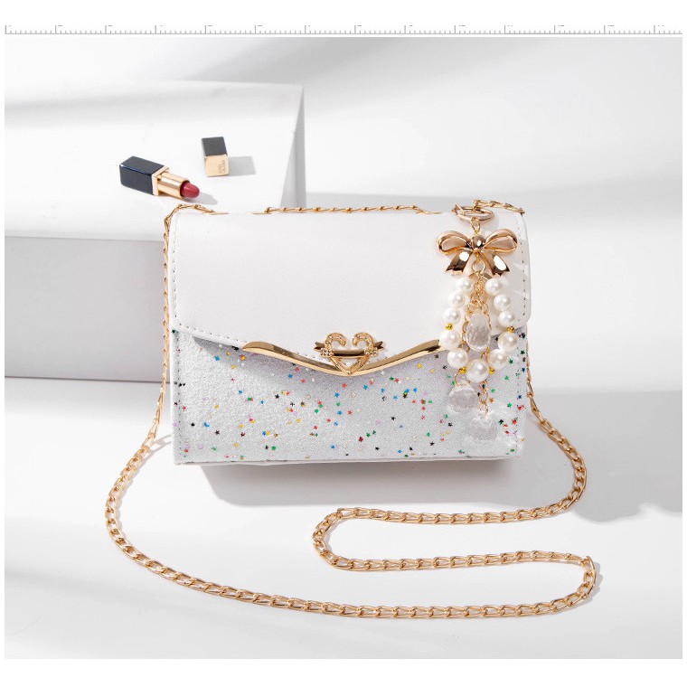 [ TÚI NỮ HÀN QUỐC ] Túi Đeo Chéo Khóa Gài T19 Trái Tim -CÓ 4 MÀU LỰA CHỌN CÓ PHỤ KIỆN NƠ NGỌC TRAI MẠ VÀNG NON ĐI KÈM | BigBuy360 - bigbuy360.vn