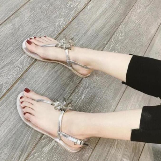 Dép Sandal Nữ Dép Nữ Xỏ Ngón Đế Thấp Siêu Xinh Phong Cách Trẻ Trung Năng Động Hàng Cao Cấp Giày Diểm Store