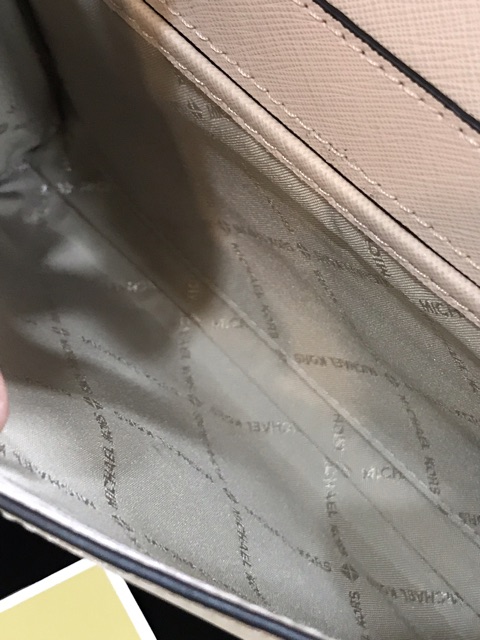 Túi Michael Kors màu nude