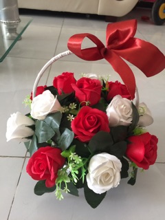 Hoa sáp cắm giỏ